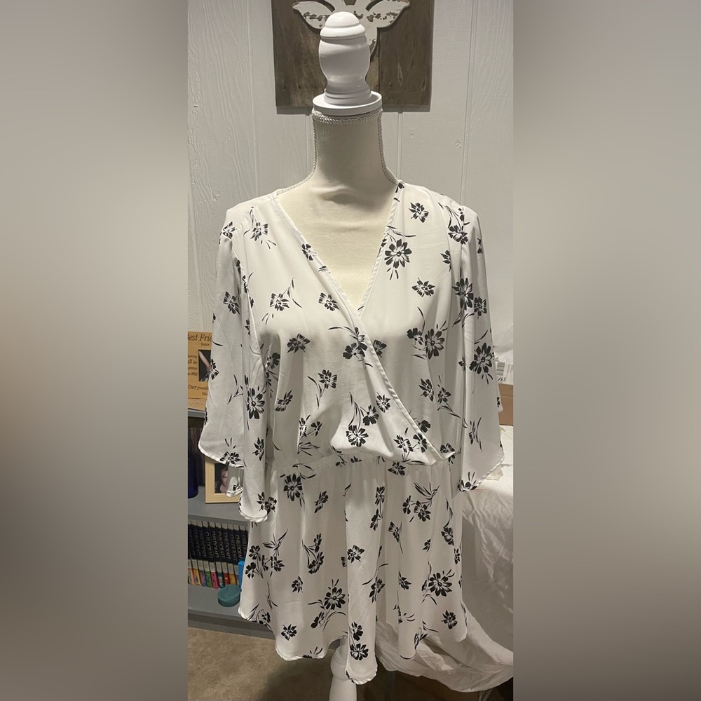 Torrid White and Black Floral Blouse Size 2